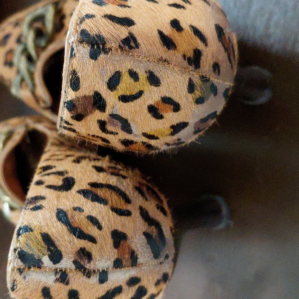 BCBGirls Leopard Print Heels with Gold Chain - Picture 6 of 7